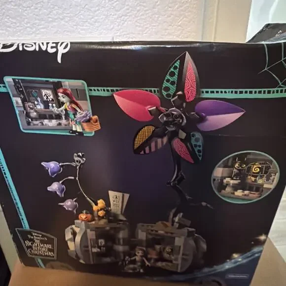 LEGO Disney Sally's Flowerpot Nightmare Before Christmas Sealed, Dented Box - Picture 3 of 4